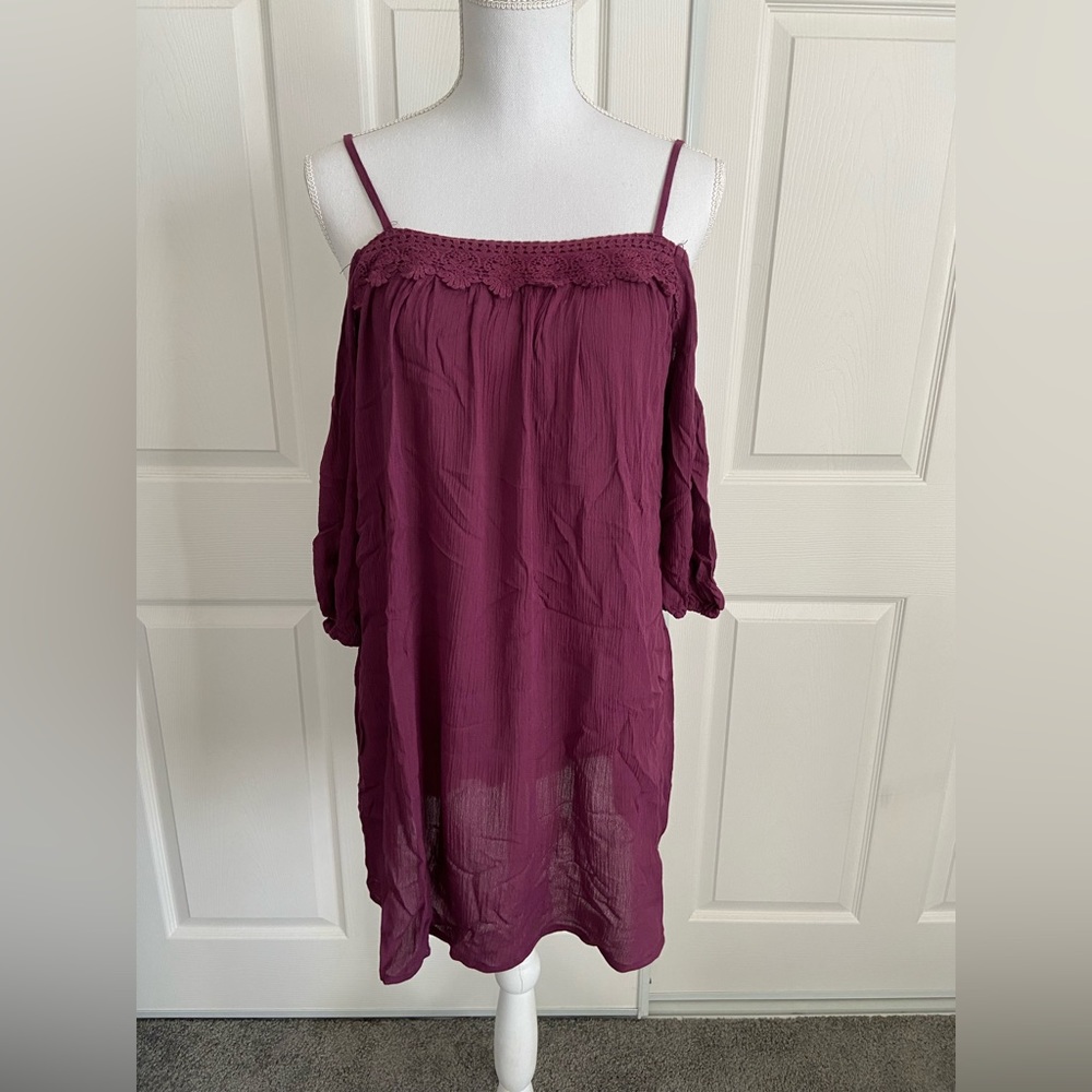 Shoulde revealing quarter sleeve shirt